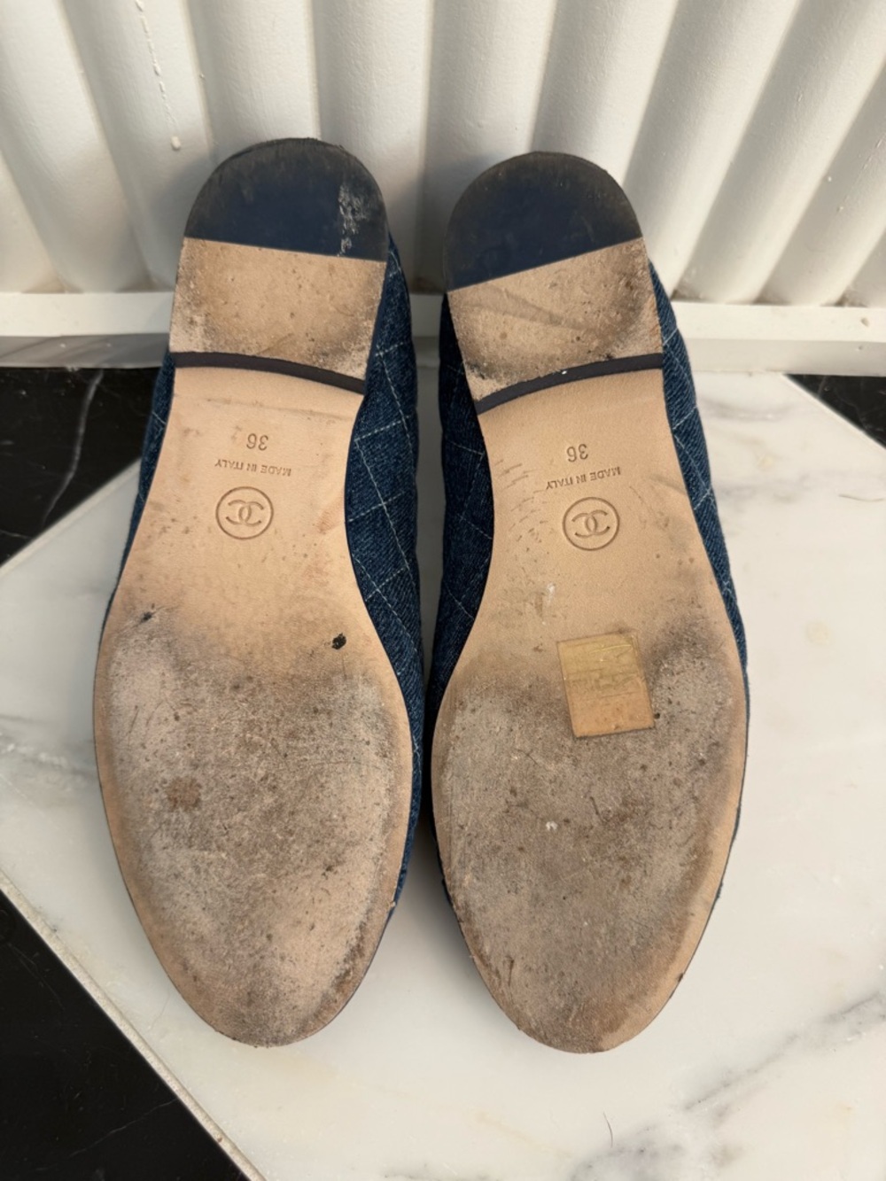 CHANEL Blue Quilted Denim Ballet Flats with Bow and Embroidered CC - Picture 4 of 5